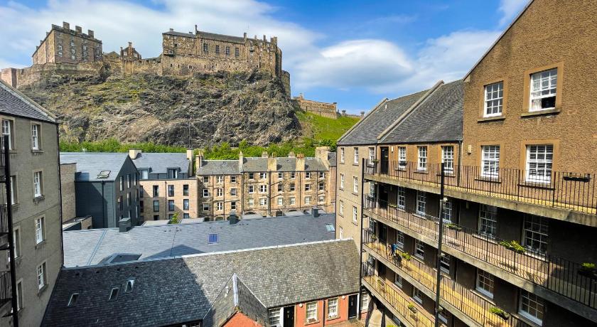 Studio Hart Castle Rock Grassmarket photo