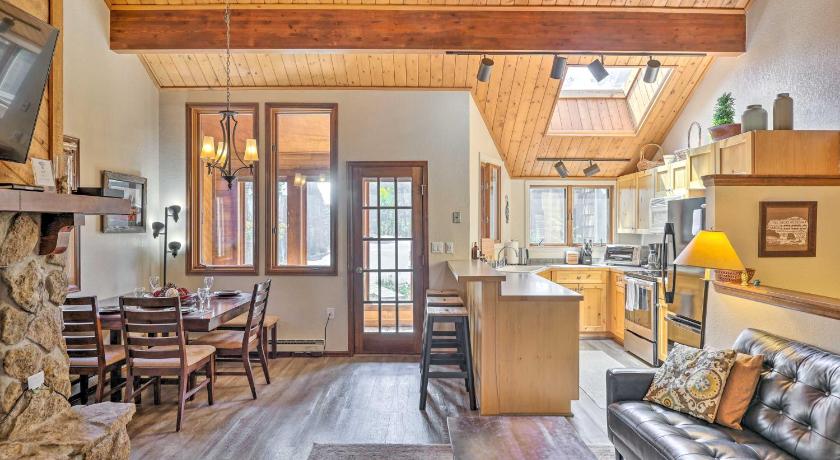Mtn Townhome, Walk to Ski Shuttle and Main Street! photo