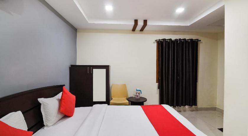 Capital O 37901 Hotel Sri Lakshmi Grand