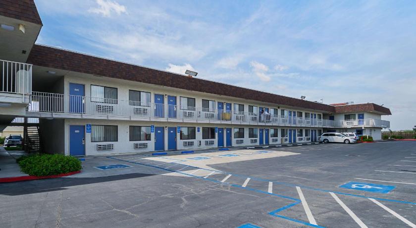 Motel 6 Lost Hills / Buttonwillow Racetrack