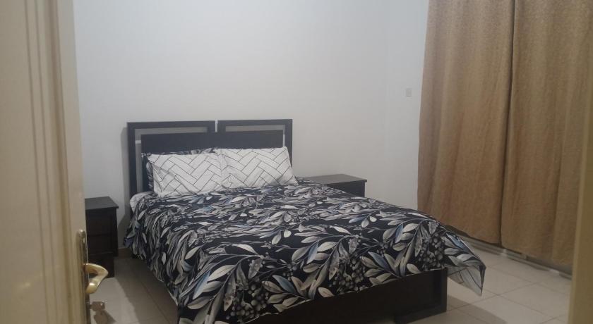 Furnished room in a villa in town center. With private bathroom photo