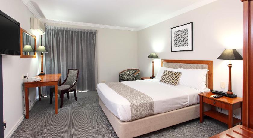 Ramada by Wyndham Brisbane Windsor Hotel