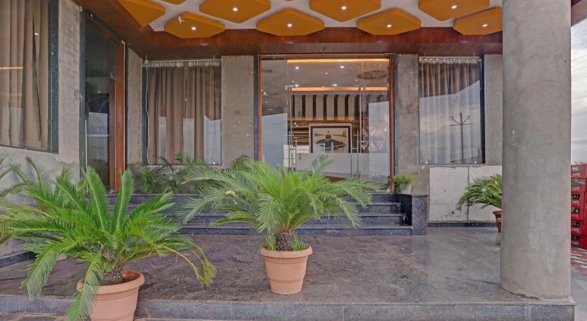 OYO 81281 Hotel Jay Mahakali