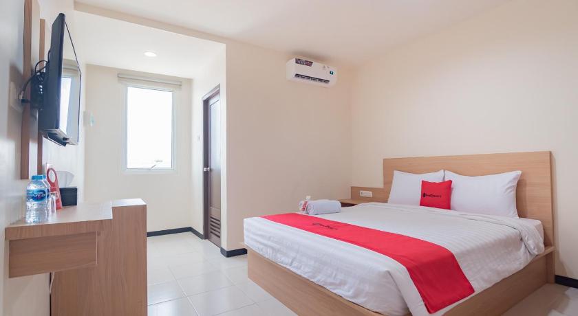 RedDoorz Syariah Plus near Tanjungpura University 2
