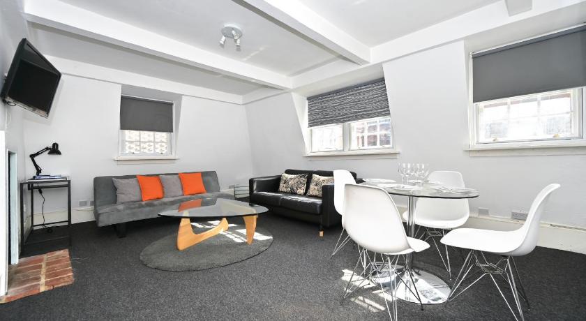 Soho, Piccadilly &amp; Chinatown - Two Bedroom &amp; Two Double Beds Apartment — Hotel in London