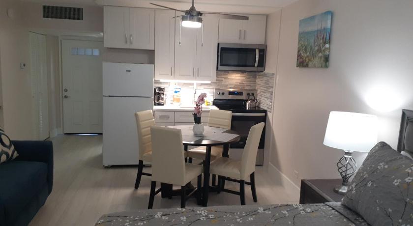 Turtle Crawl Inn - Longboat Key photo
