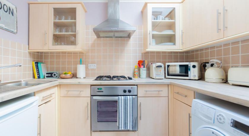 Spacious split level flat in great location — Hotel in Portsmouth