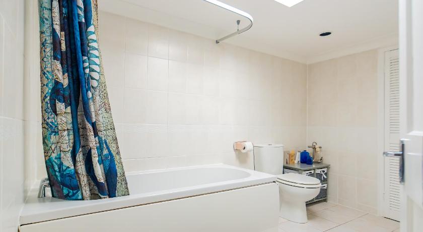 Spacious split level flat in great location photo