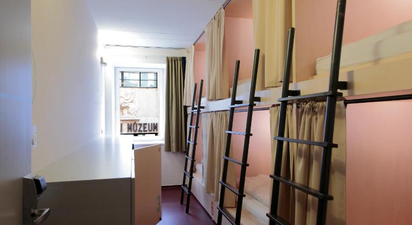 Image of 1 Person in 6-Bed Dormitory - Mixed 1