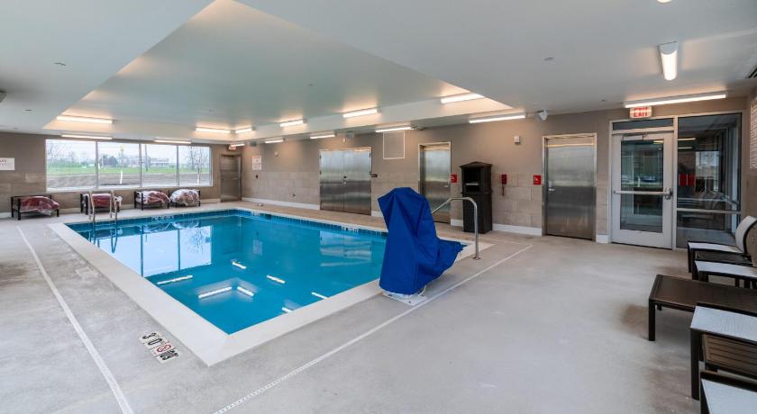 avid hotel Cedar Rapids South photo