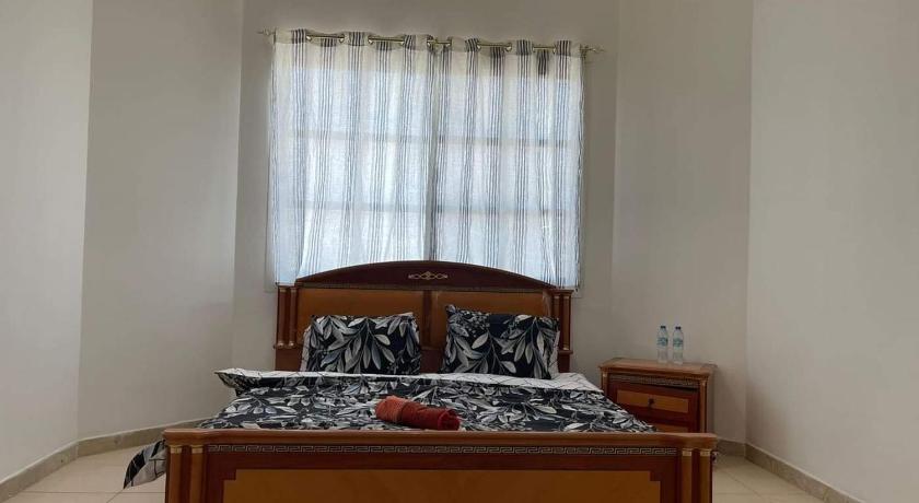 Furnished room in a villa in town center. With private bathroom — Hotel in Al Ain