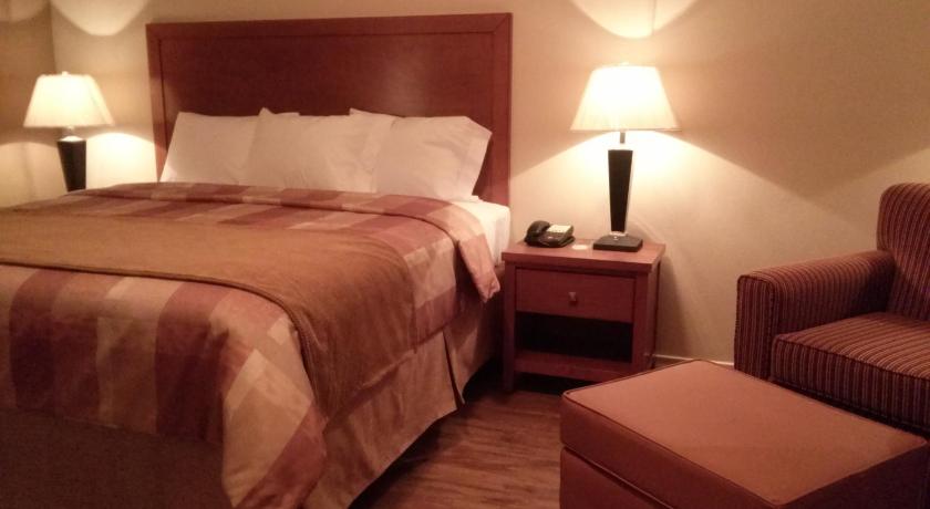 FieldHouse Inn &amp; Conference Center — Hotel in Kenedy (TX)