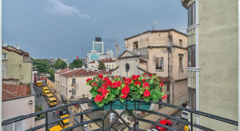 IQ Hotel - main image