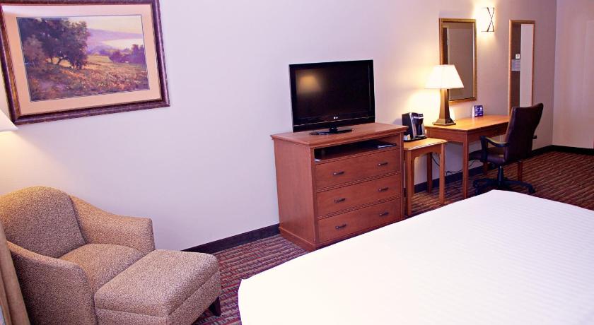 Holiday Inn Express Hotel & Suites Pierre-Fort Pierre