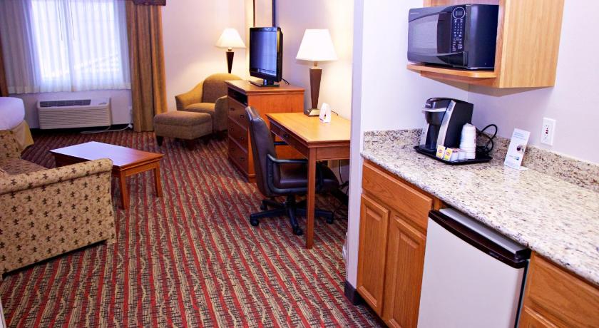 Holiday Inn Express Hotel & Suites Pierre-Fort Pierre