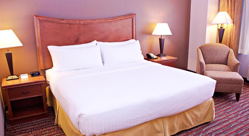 Holiday Inn Express Hotel & Suites Pierre-Fort Pierre