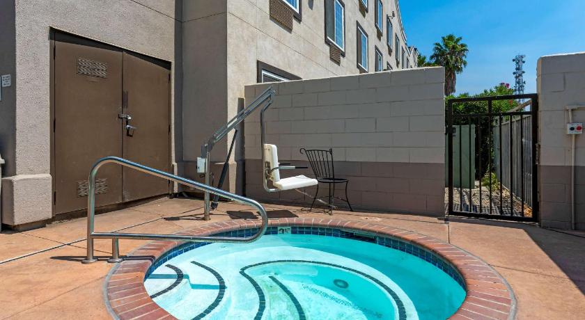 Comfort Suites Downtown Sacramento