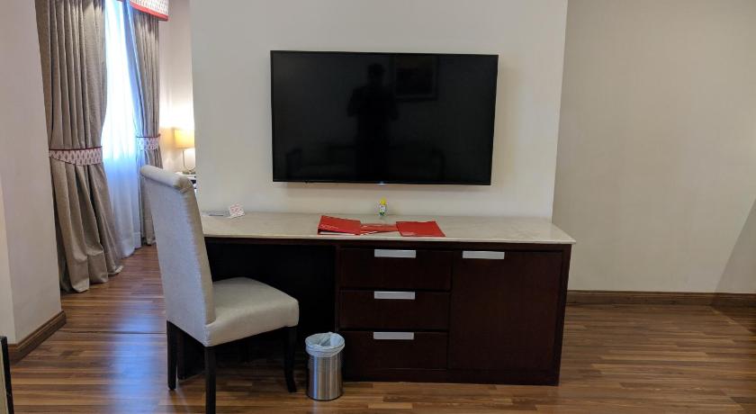 Image of 1 King Bed, Junior Suite, Non-Smoking 8