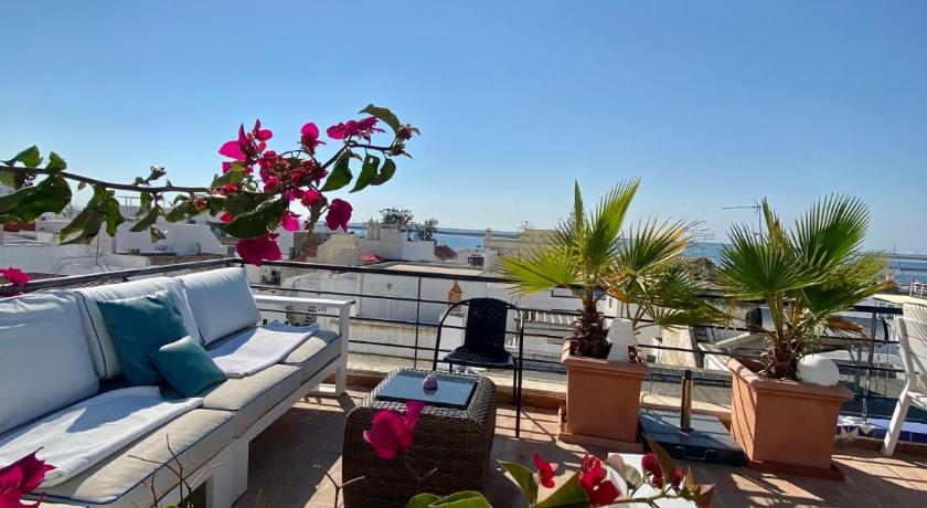 Image of Double Room with Balcony and Sea View 15