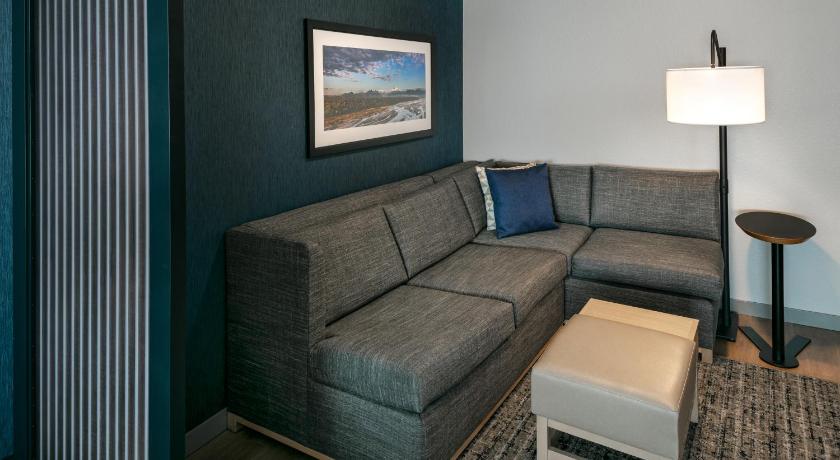 Image of King Bed (plus Sofa Bed) 3