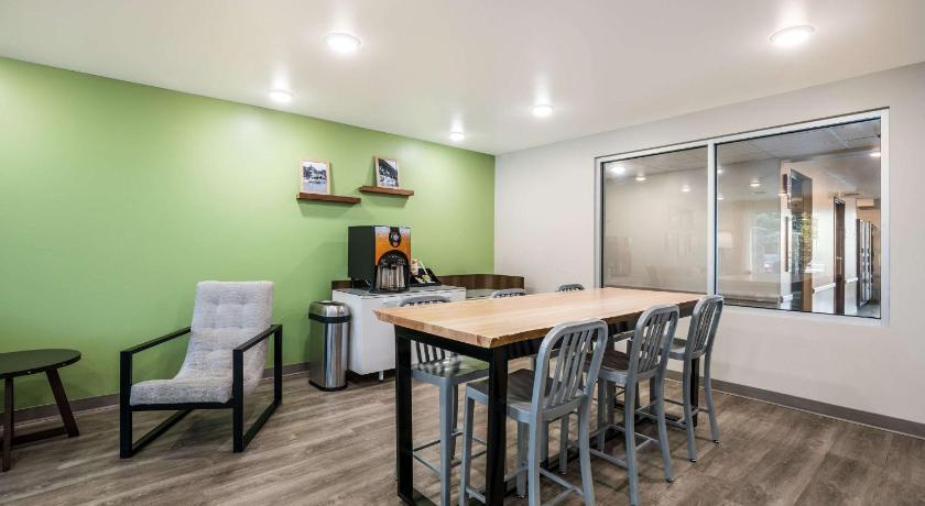 WoodSpring Suites Elgin - Chicago photo