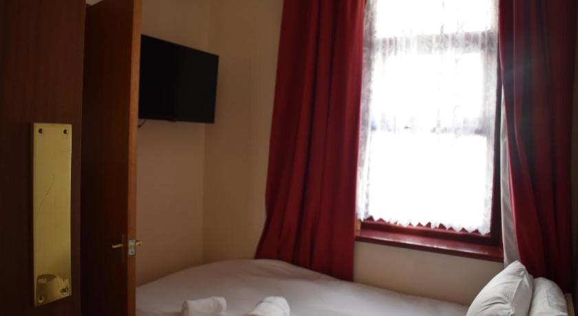Image of Single Room With Private Bathroom 5