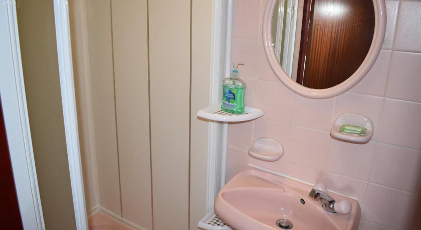 Image of Family Room with Private Bathroom 7