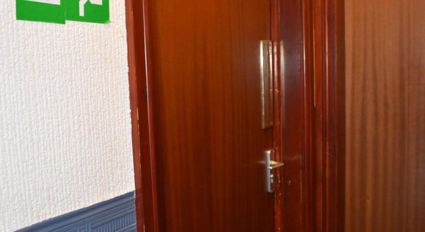 Image of Single Room With Private Bathroom 8