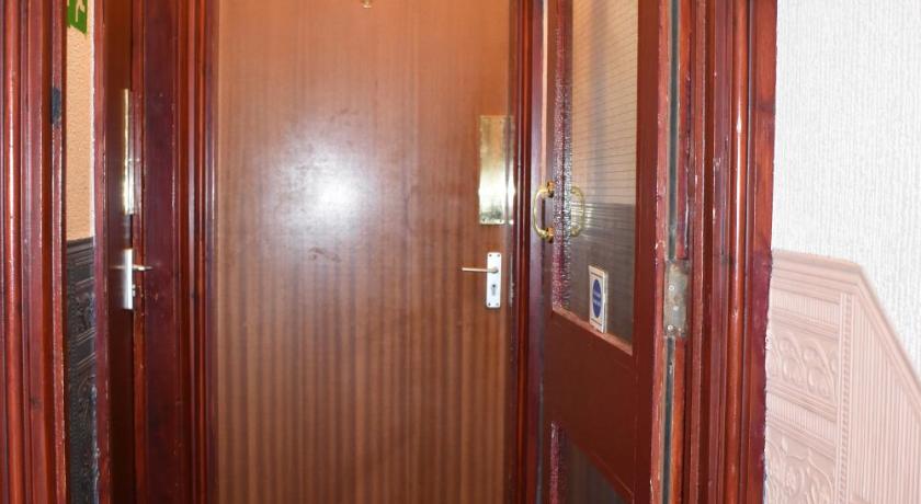 Image of Family Room with Private Bathroom 8