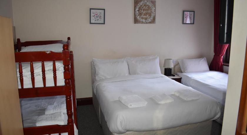 Image of Family Room with Private Bathroom 3