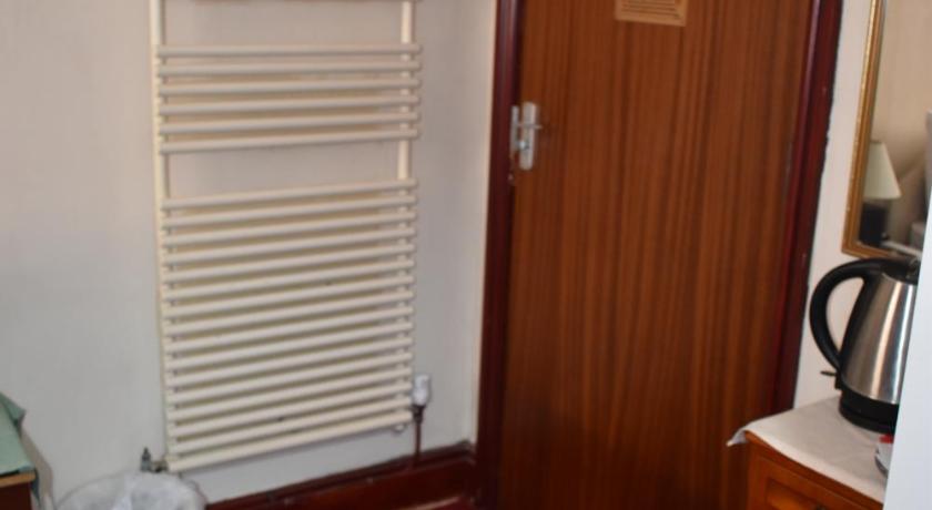 Image of Family Room with Private Bathroom 16