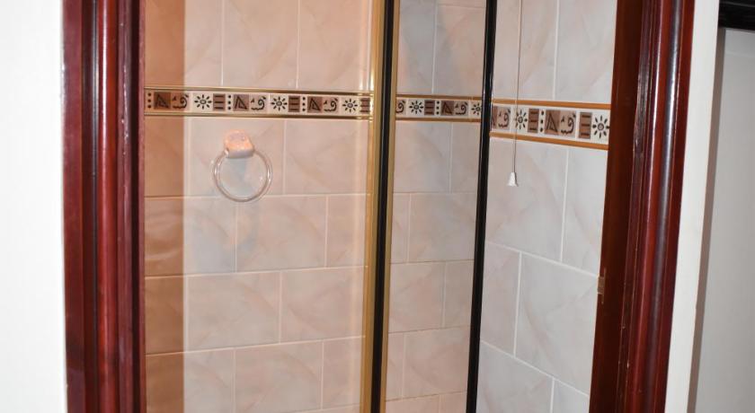 Image of Family Room with Private Bathroom 8