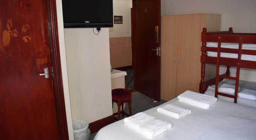 Image of Family Room with Private Bathroom 9