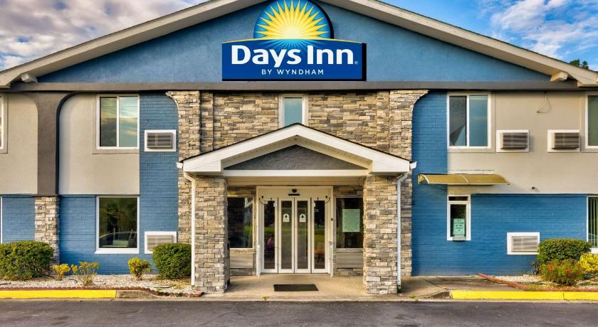 Days Inn by Wyndham Savannah Gateway I-95