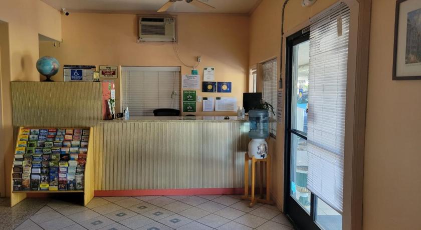 Emerald Inn & Lounge photo