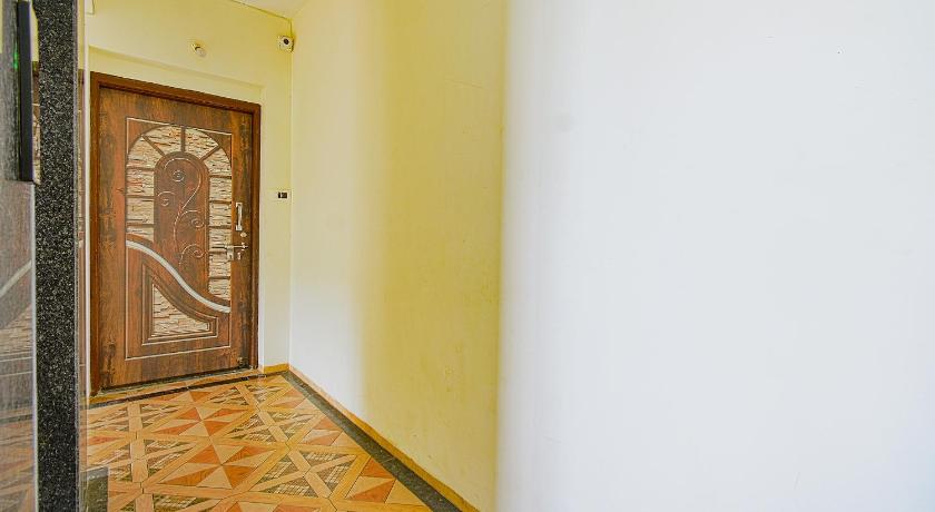 OYO 49705 Golden Leaf Airport Hotel