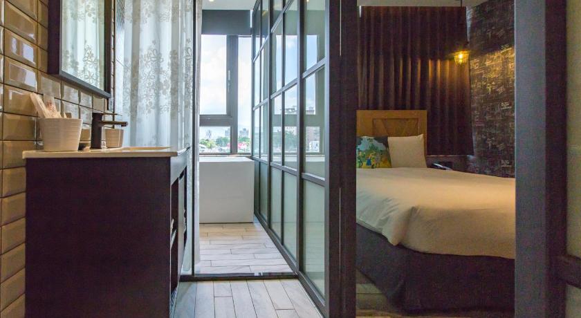 Image of Exquisite Double Without Bathtub 10