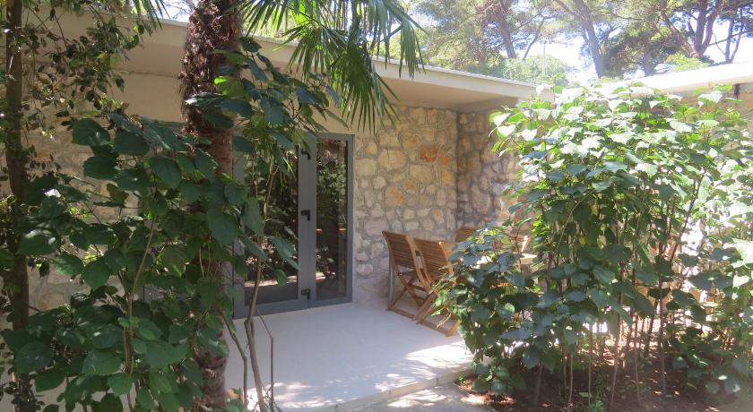 Camping Mia Bungalow &amp; Mobile Home — Hotel in Biograd na Moru