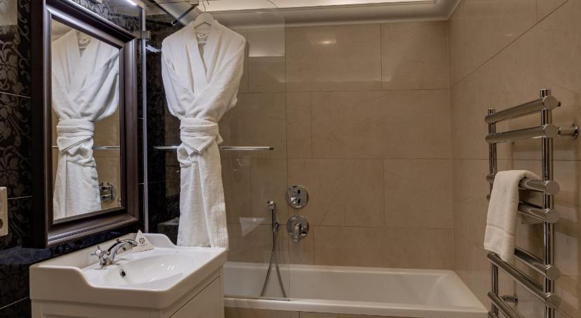 Merchant's Avenue Residence - image 11
