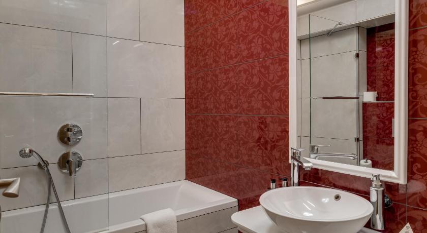 Merchant's Avenue Residence - image 12