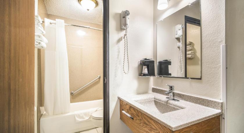 Americas Best Value Inn & Suites Harrisonville