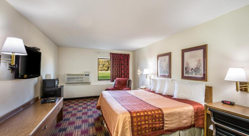 Americas Best Value Inn & Suites Harrisonville