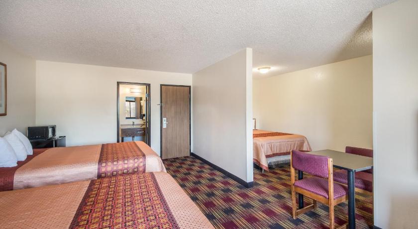 Americas Best Value Inn & Suites Harrisonville