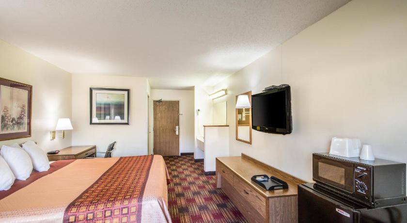 Americas Best Value Inn & Suites Harrisonville