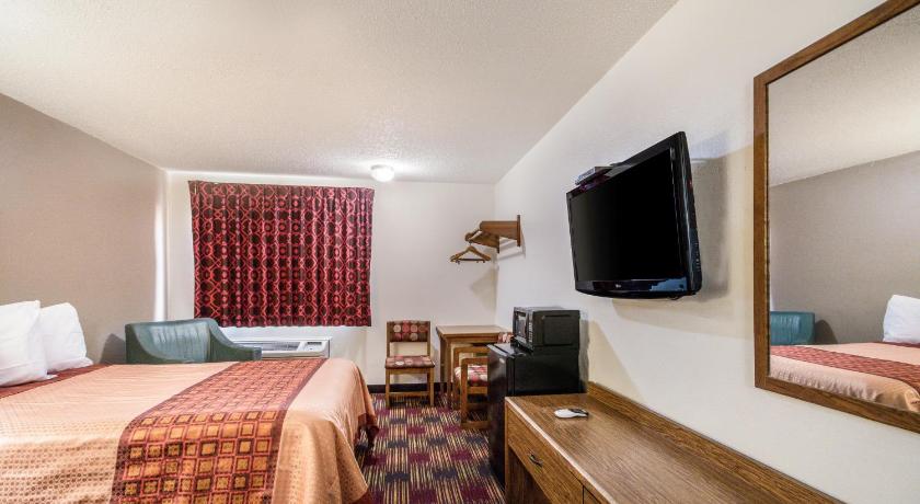 Americas Best Value Inn & Suites Harrisonville