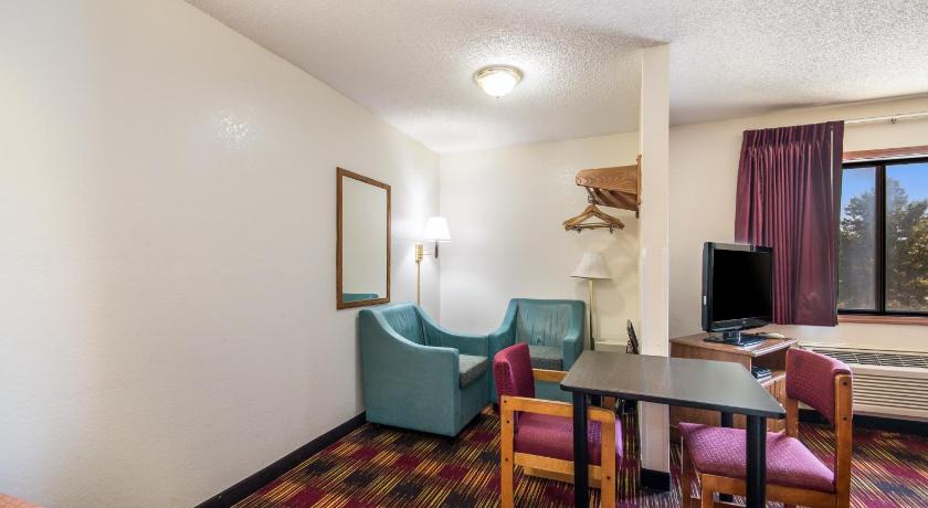 Americas Best Value Inn & Suites Harrisonville