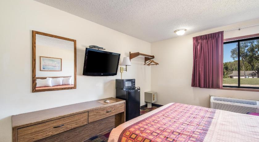 Americas Best Value Inn & Suites Harrisonville