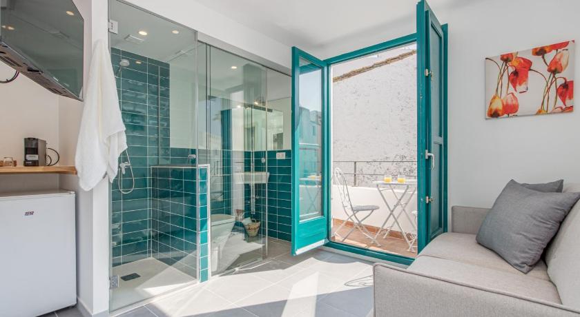 Habitacions Bellaire Cadaques — Hotel in Costa Brava y Maresme