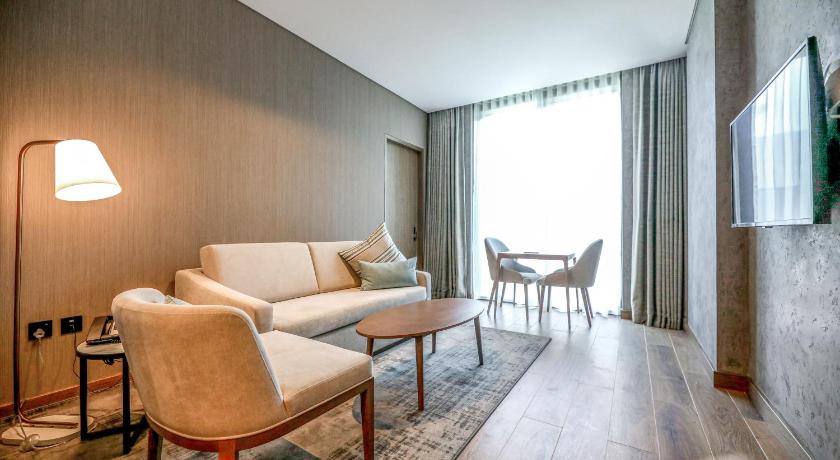 Image of Executive Suite with 1 queensize bed 4