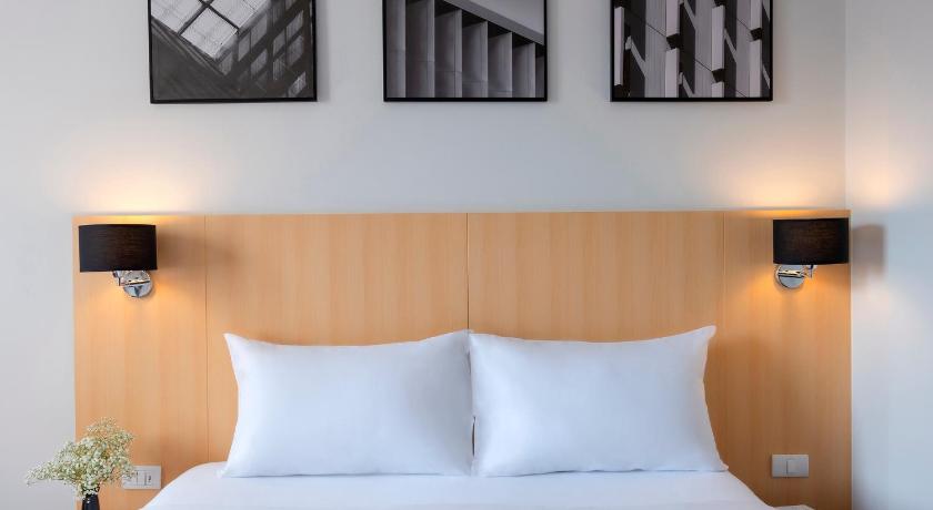Image of Superior Room 1 Queen Bed 4
